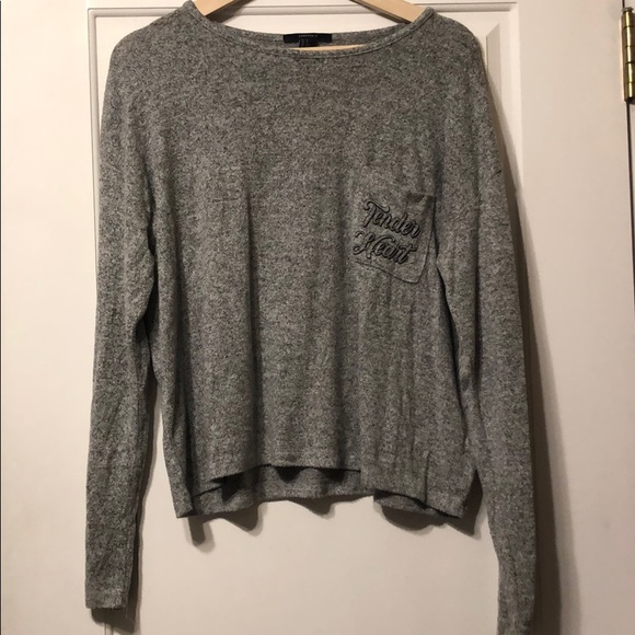 Light Gray Soft Long Sleeved Graphic Top F21 Small - Picture 2 of 6